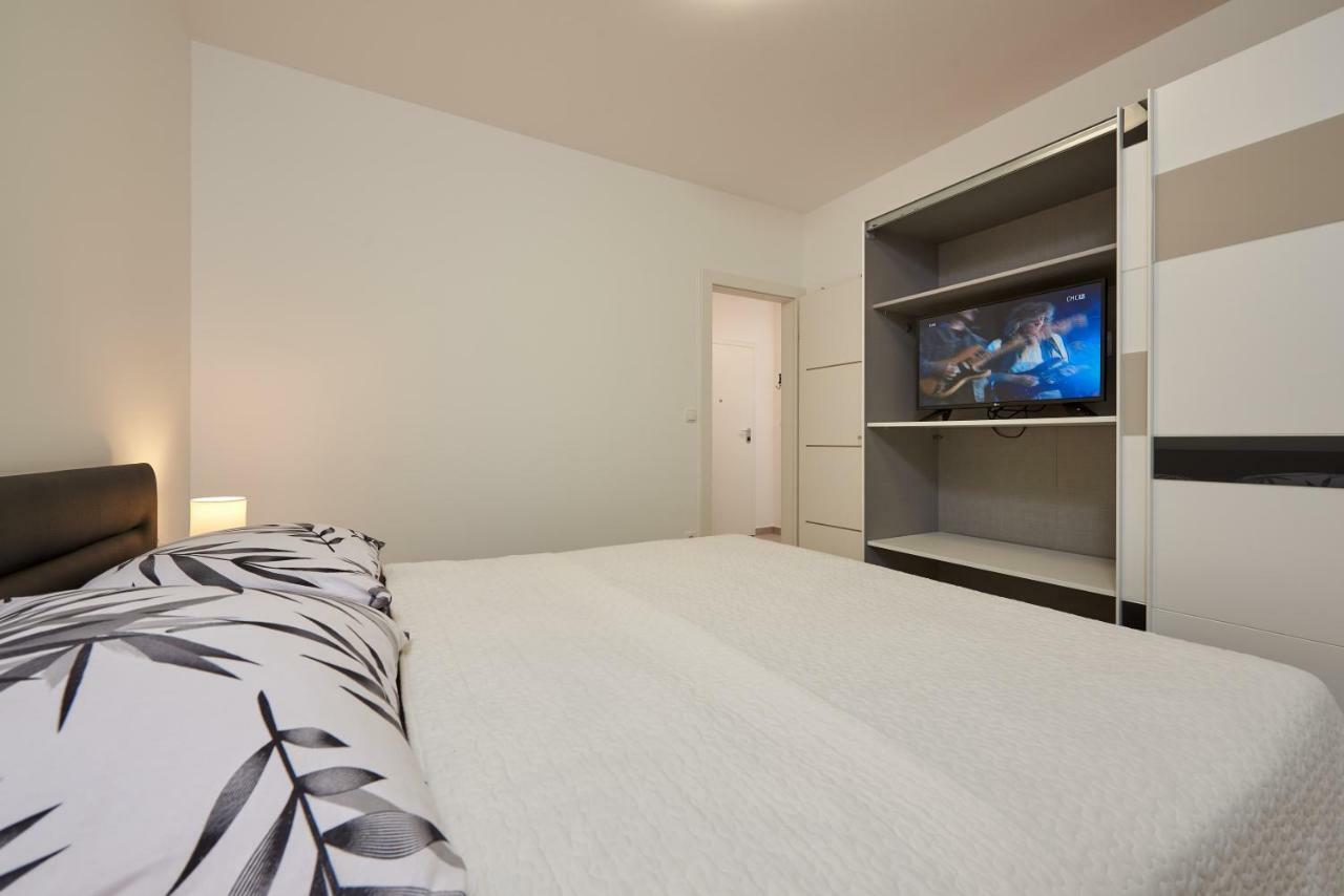 Apartman Jakov Apartment โตรกีร์ ภายนอก รูปภาพ