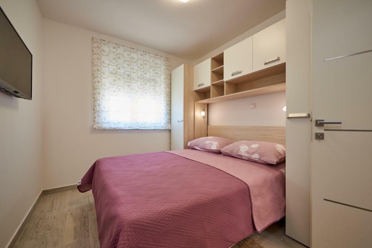 Apartman Jakov Apartment โตรกีร์ ภายนอก รูปภาพ