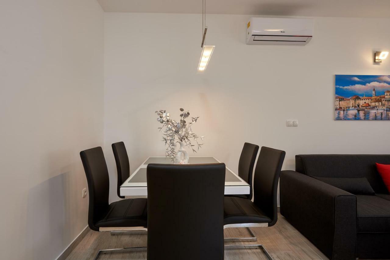 Apartman Jakov Apartment โตรกีร์ ภายนอก รูปภาพ