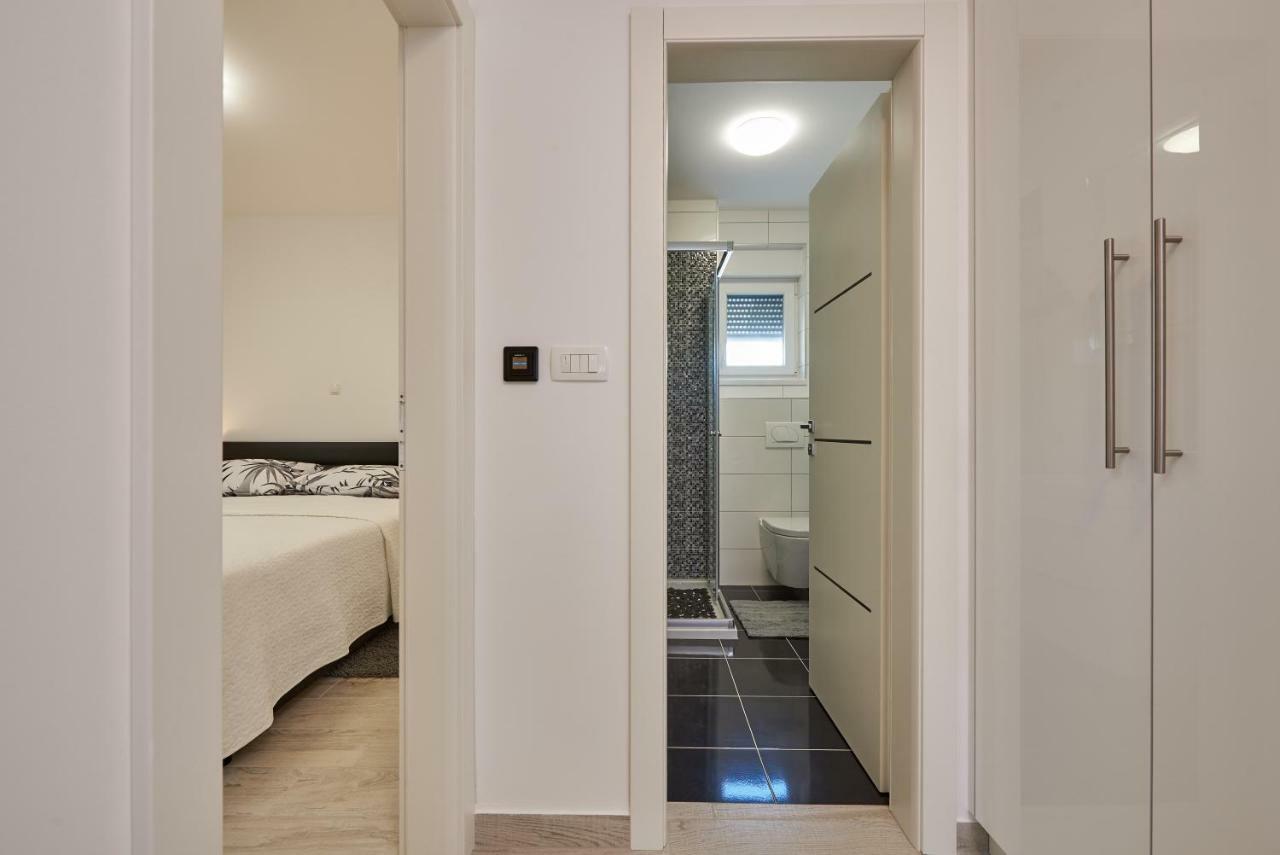 Apartman Jakov Apartment โตรกีร์ ภายนอก รูปภาพ