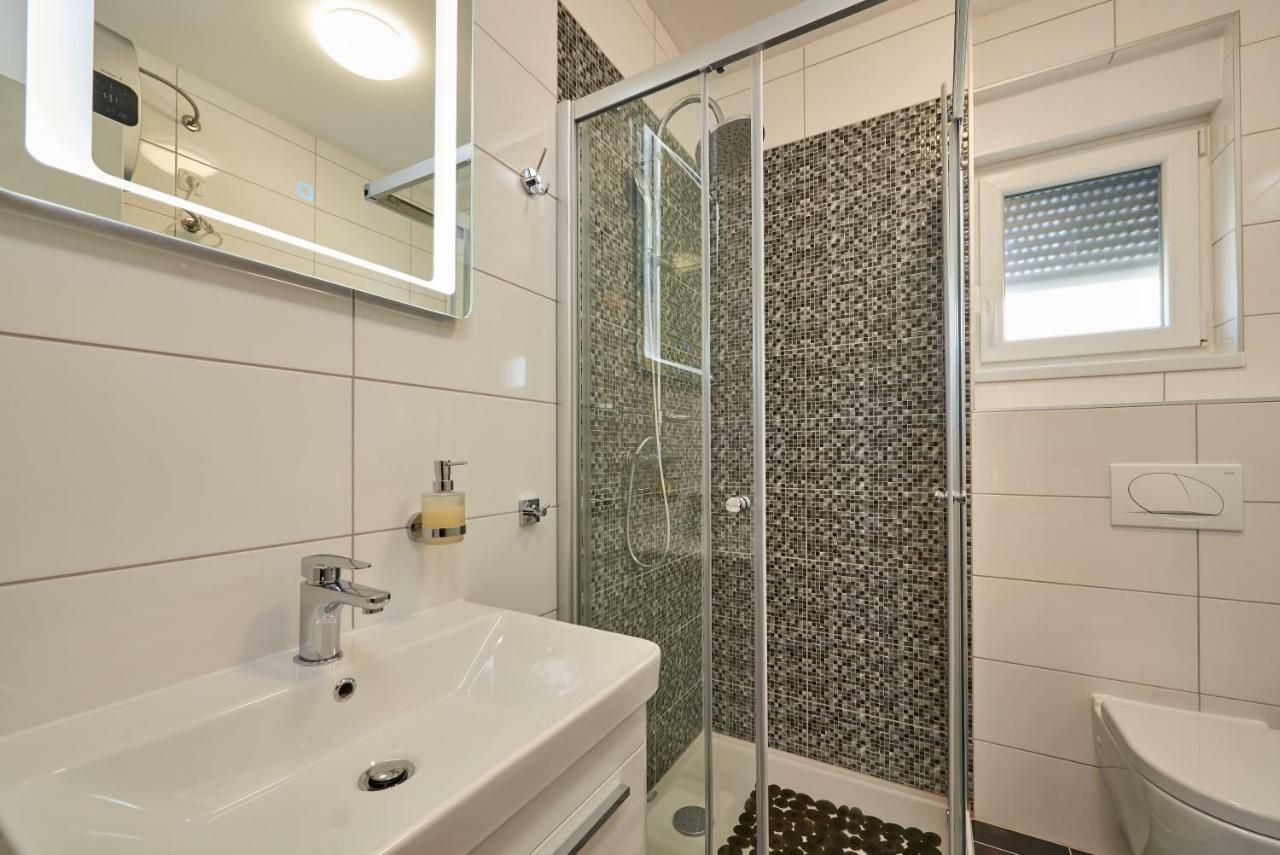Apartman Jakov Apartment โตรกีร์ ภายนอก รูปภาพ